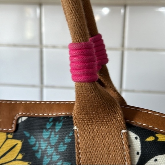 Fossil Floral Eliza Beach Tote Bag - Picture 9 of 10